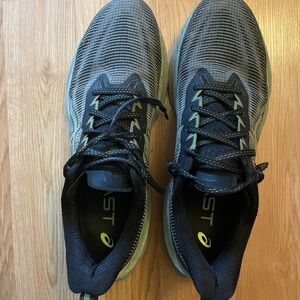 ASICS Novablast 3 Men's Black and Gray Running Shoes